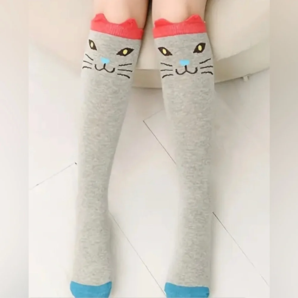 Kids knee high cat kitten socks. 3 to 10 years